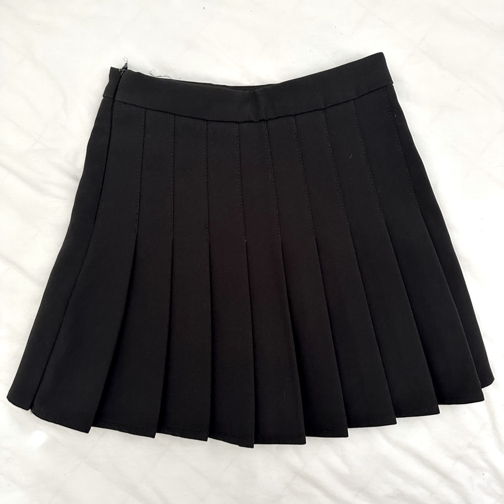Pleated black skirt